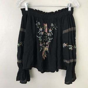 🌟HP!🌟AEO embroidery off shoulder blouse
